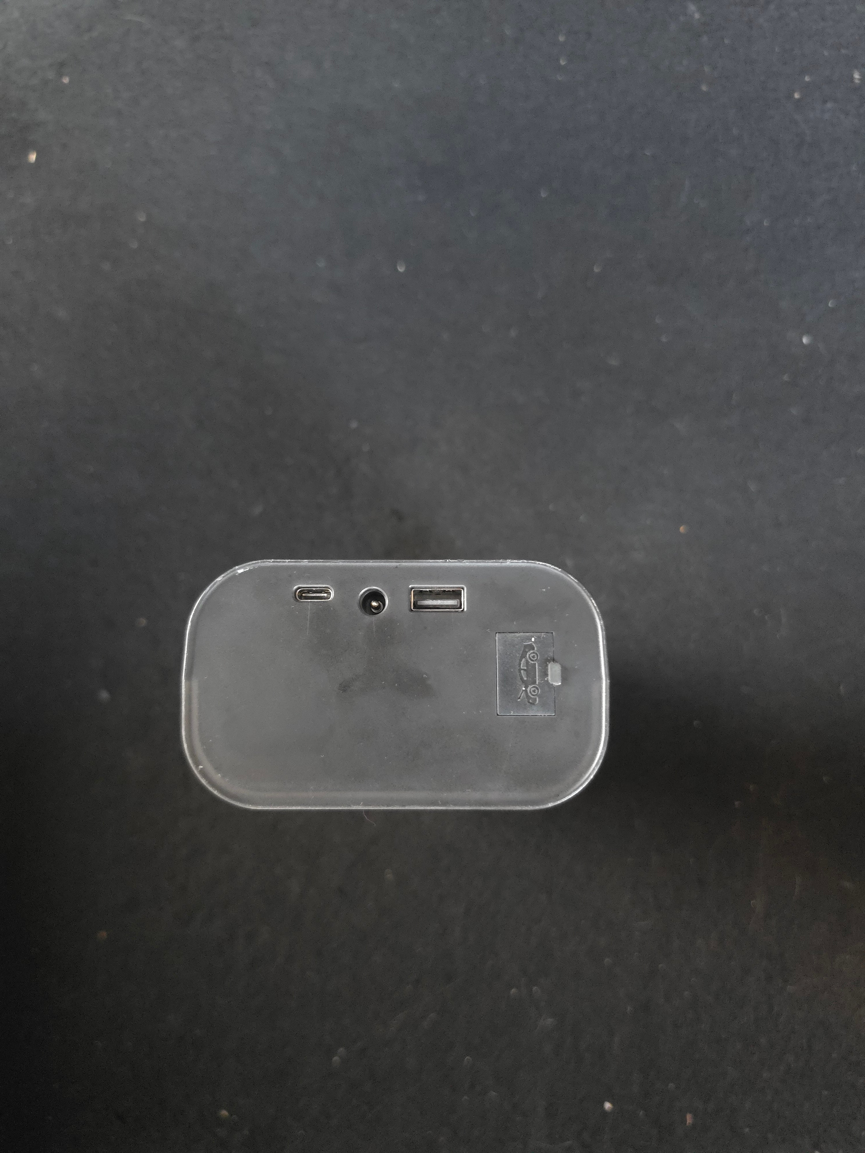 Pompie bottom ports